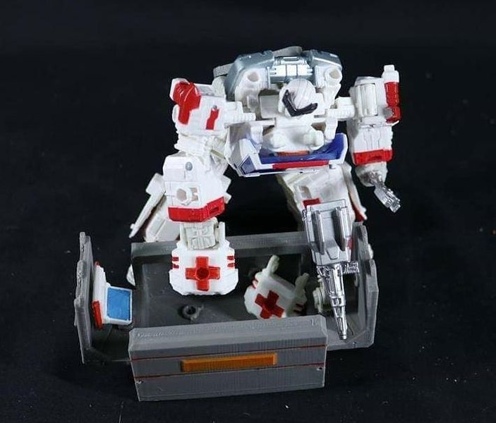 SIEGE Ratchet's Medical Cargo Crate 3D Plans By Funbie Studios  (2 of 6)